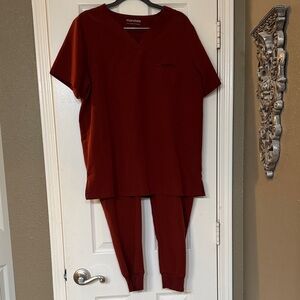 Mandala V-Neck Scrub Set in Rosewood